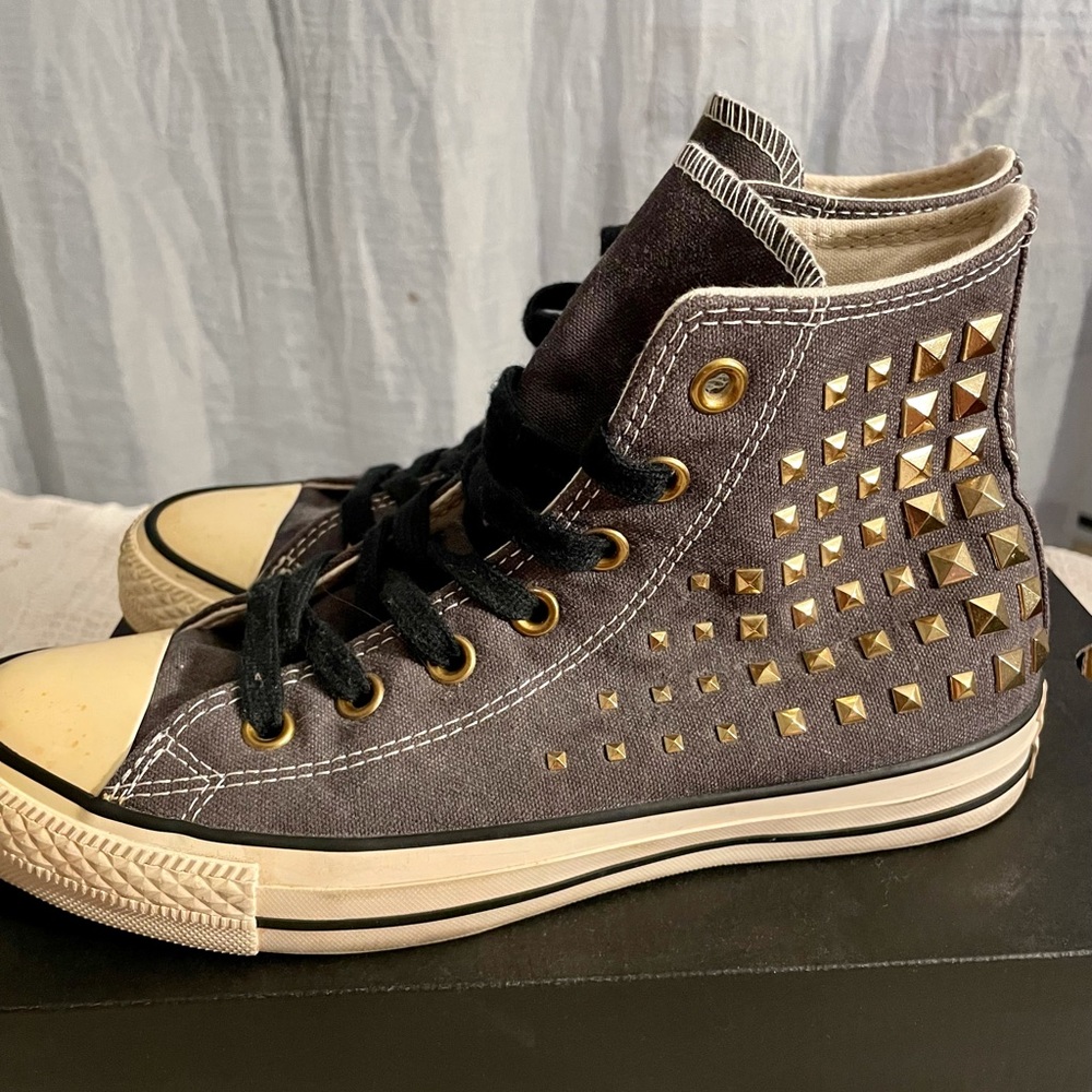 Converse studded chucks size 6 men/8 women